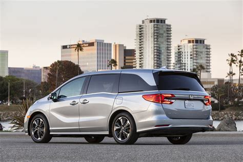 New Chevrolet Minivan Imagined With Honda Odyssey Underpinnings ...