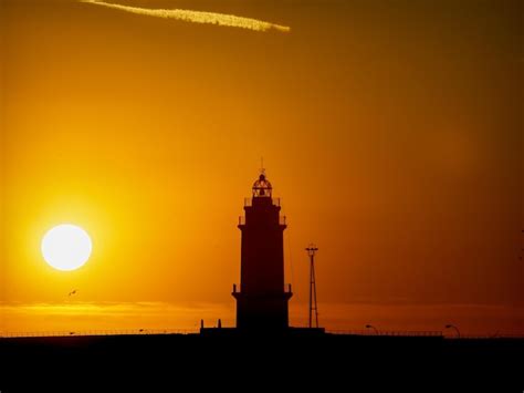 Premium Photo | Silhouette of building during sunset