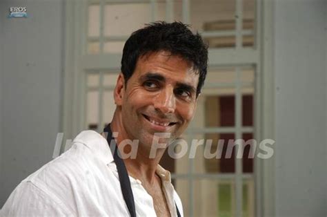 Akshay Kumar looking funny Photo