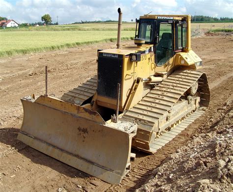 Bulldozer | Heavy-duty, Construction, Earthmoving | Britannica