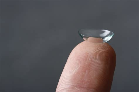 Benefits of Daily Contact Lenses | Guide Me Daily