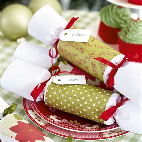 Making your own Christmas crackers is surprisingly easy | Homemade ...