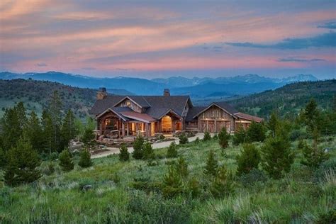 Rustic ranch house in Colorado opens to the mountains | Mountain dream homes, Colorado homes ...