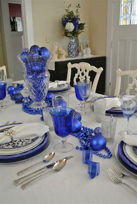 20+ Chic Blue Christmas Dining Room Ideas for Your Inspiration | Blue christmas decor, Christmas ...