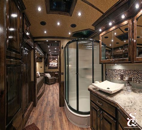 Great bathroom space in this living quarters. | Horse trailer living quarters, Luxury rv living ...