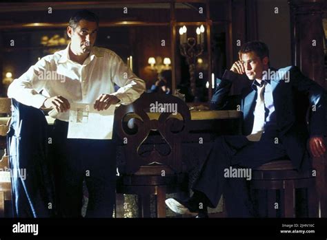 GEORGE CLOONEY, BRAD PITT, OCEAN'S ELEVEN, 2001 Stock Photo - Alamy