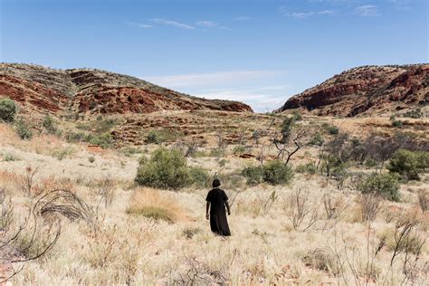 A Photographic Odyssey in the Australian Outback - The New York Times