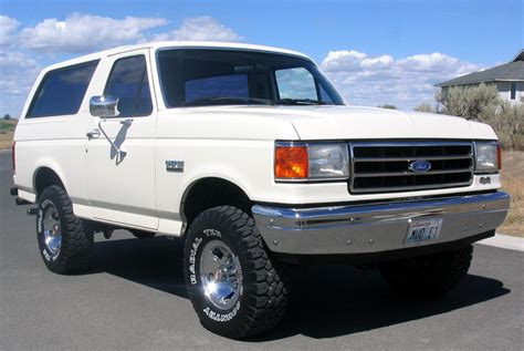 File:1990 Ford Bronco Front.jpg - Wikimedia Commons