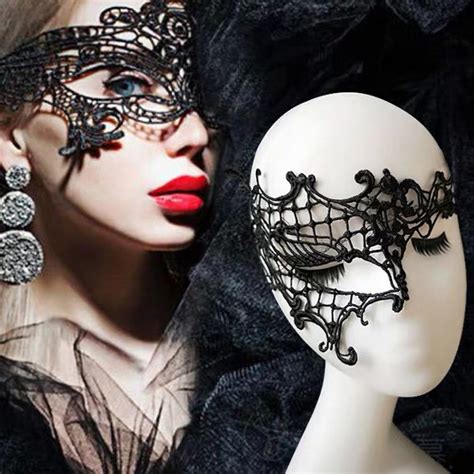 Black Lace Mask - ApolloBox