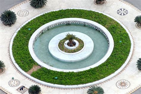 Roundabout fountain stock image. Image of garden, round - 30952915