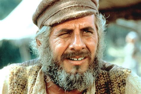 Chaim Topol, 'Fiddler on the Roof' Star of Stage and Screen, Dead at 87