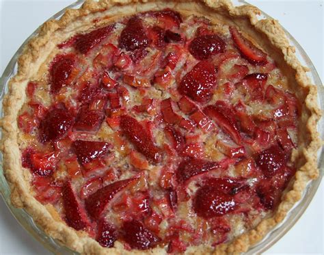 DAYDREAMEL: Strawberry Rhubarb Custard Pie