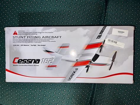 RC plane cessna 182, Hobbies & Toys, Toys & Games on Carousell