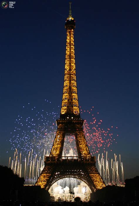 Fireworks >> TotallyCoolPix | Paris tour eiffel, France eiffel tower, La tour eiffel