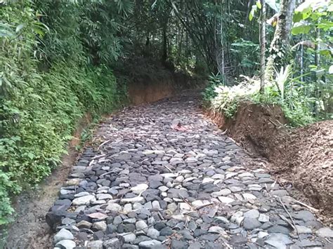 Jalan Makadam – Batu-Batu Pembentuk Jalur yang Terabaikan | STRONG INDONESIA - Alat Konstruksi ...