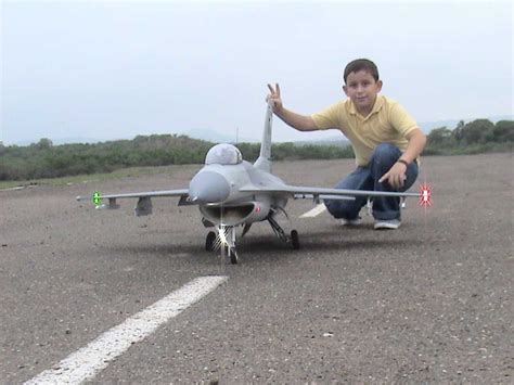 The largest Remote control planes .. Worlds Largest Model RC Plane ...