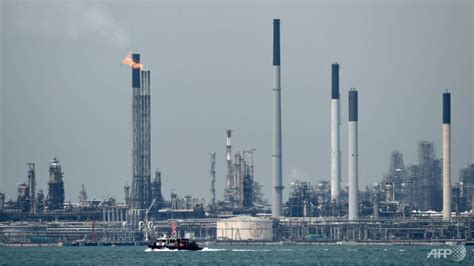 Shell fined S$400,000 for Pulau Bukom fire that injured 6 workers - CNA