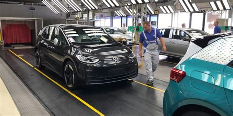 Volkswagen's German EV production halted amid motor shortage - ArenaEV