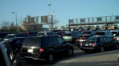 CHAOS AT JFK TERMINAL 4 PARKING LOT - YouTube