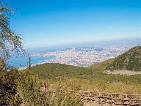 Guide to hiking Mount Vesuvius in 2025 by a local!