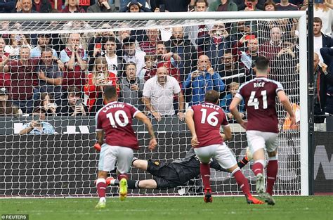 West Ham 1-2 Manchester United: Substitute Mark Noble misses late ...