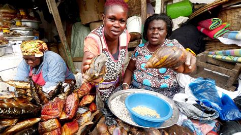 The Biggest Market in Accra!! Ghana Street Food + Makola Market Tour ...