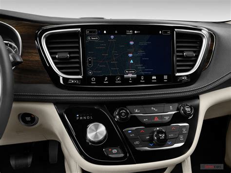 2023 Chrysler Pacifica Hybrid: 191 Interior Photos | U.S. News