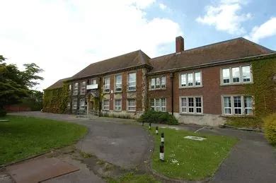 Thomas Knyvett College - News, views, pictures, video - Surrey Live