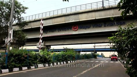 Time Lapse of the main road outside the Mayur Vihar Extension Station - YouTube