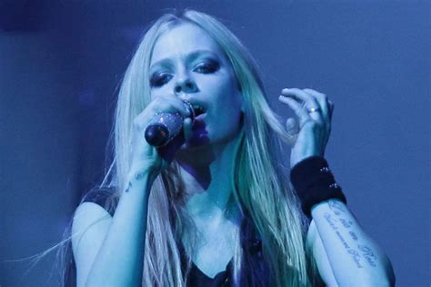 Avril Lavigne Says New Album Will Be Here 'Before You Know It'