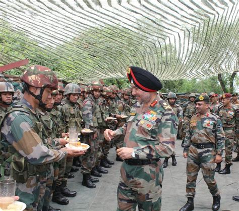 Northern Army Commander visits forward bases in Poonch