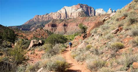 How to Hike the Watchman Trail in Zion National Park – Earth Trekkers