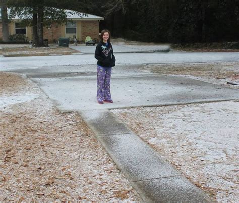 Snow in Milton, Florida 2014. Copyrighted photo by Lynne Hough ...