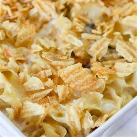 Potato Chip Topped Tuna Noodle Casserole | greens & chocolate