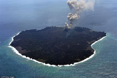 Japanese island Nishinoshima emerging from the sea in dramatic pictures | Daily Mail Online