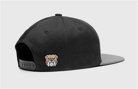 Free Snapback Cap Mockup (PSD)