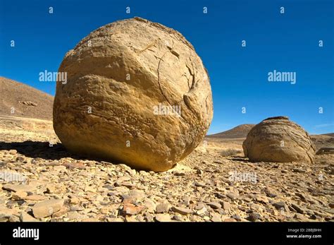 Formation of boulders hi-res stock photography and images - Alamy