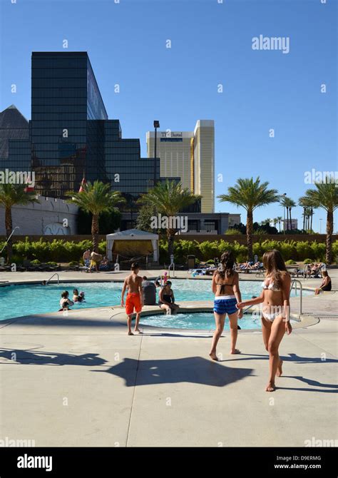 Luxor hotel las vegas pool hi-res stock photography and images - Alamy