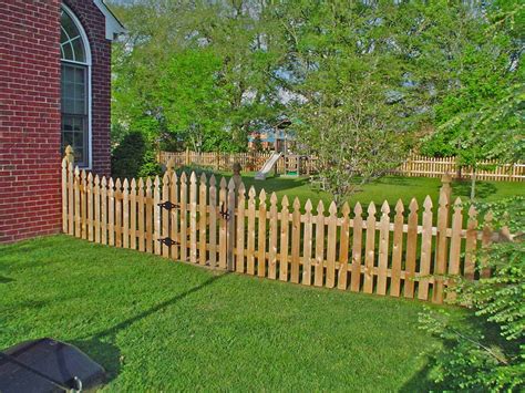 Wood Picket Fence -- French Gothic, Scalloped - franklinfenceanddeck.com