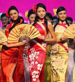 Singapore: Traditional costumes of Singapore