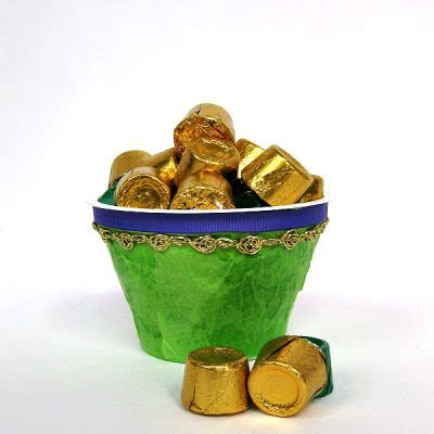 Easy Mardi Gras Treat Cups | Fun Family Crafts