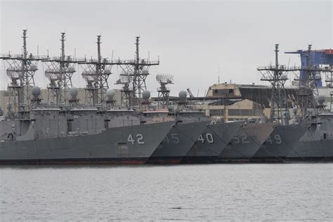 Row of Oliver Hazard Perry Class Frigates Awaiting Their Fate in Philadelphia [3888x2592 ...