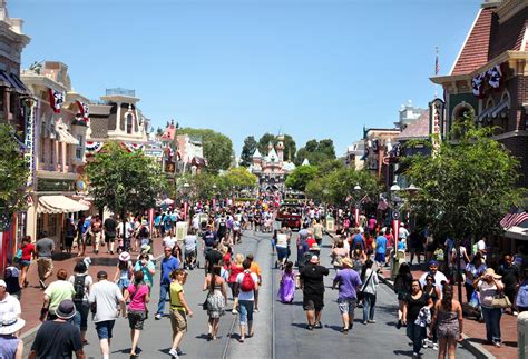 Main Street - Disneyland - LaughingPlace.com