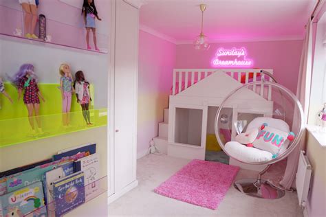 Barbie Dreamhouse + Celebrity Ferne McCann