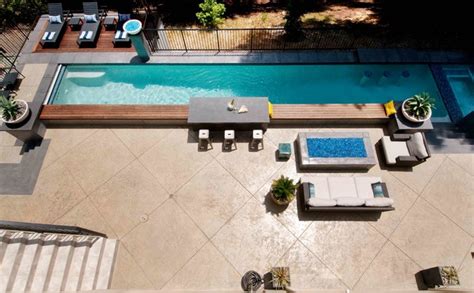 8 Most Popular Materials for Swimming Pool Decks