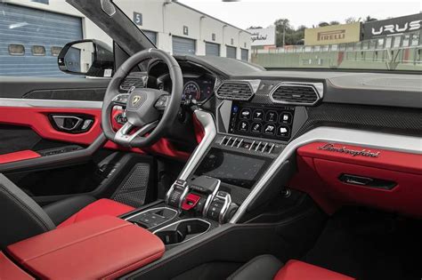 2019 Lamborghini Urus: An SUV for the One Percent - WSJ