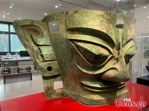 Exhibition of bronze mask from Sanxingdui site officially opens to public