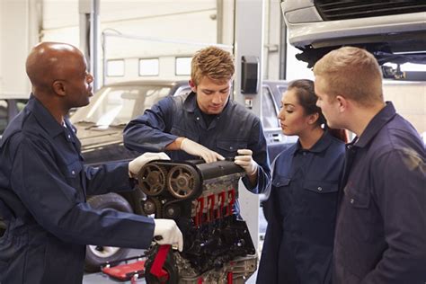 Auto Mechanic College: How You Can Start Training in 2020