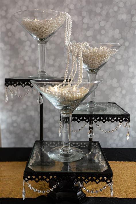 8 Elegant DIY Great Gatsby Centerpieces | Gatsby party decorations, 20s ...