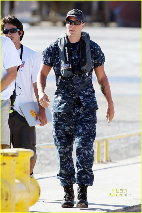 Taylor Kitsch: BATTLESHIP Scenes with Rihanna!: Photo 2477284 | Rihanna, Taylor Kitsch Photos ...